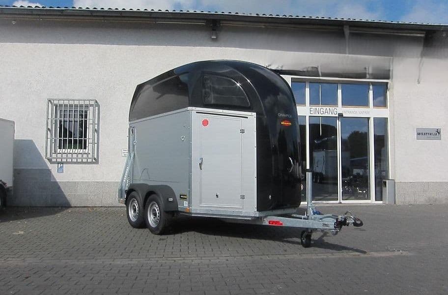 Böckmann Champion R Blackline – van aluminium 2 chevaux avec sellerie – PTAC 2 400 kg – 100 km/h