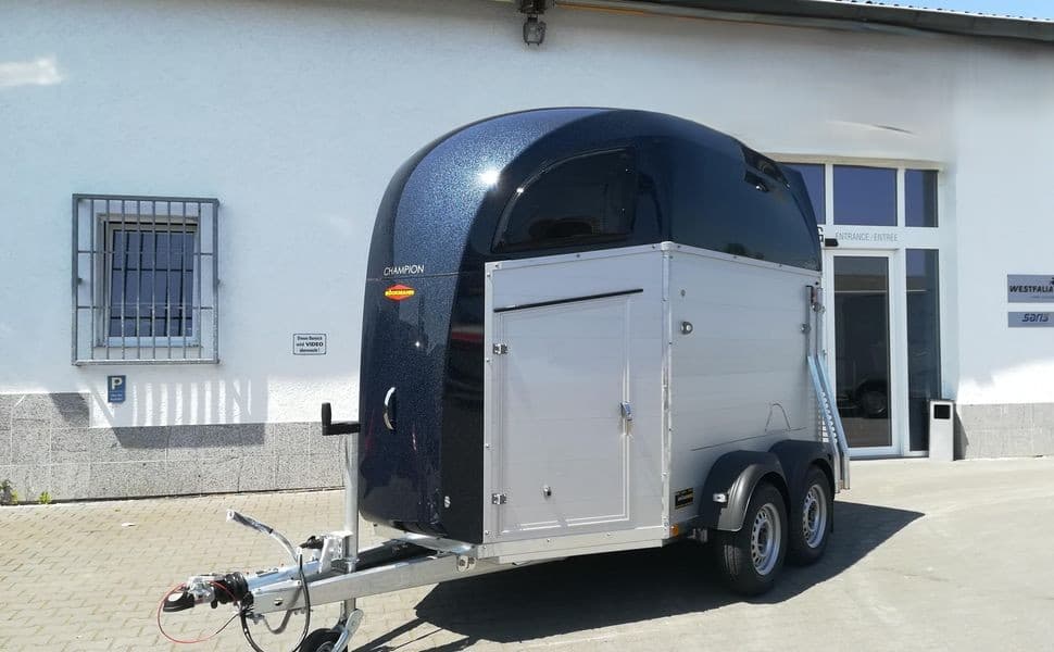 Böckmann Champion R Blueline – van aluminium 2 chevaux avec sellerie – PTAC 2 400 kg – 100 km/h