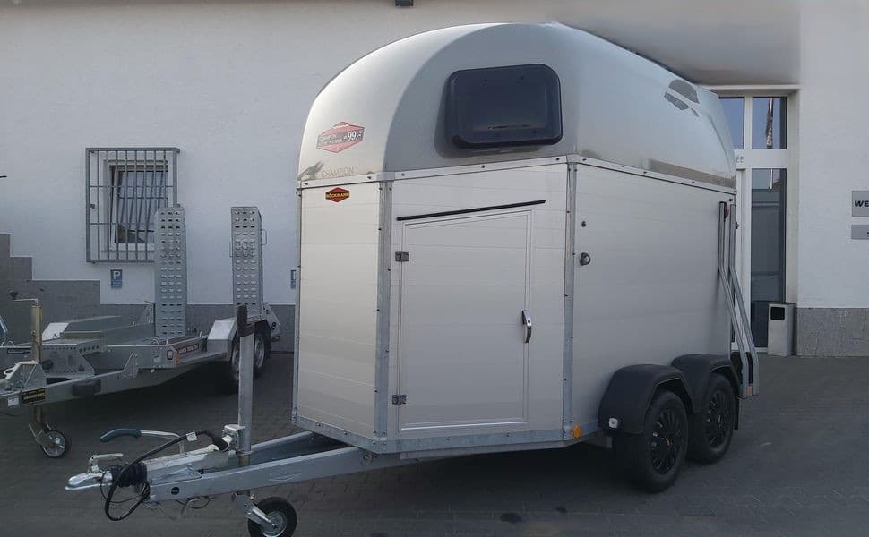Böckmann Champion Esprit C Silver & Black – van aluminium 2 chevaux avec sellerie et protections latérales – PTAC 2 400 kg