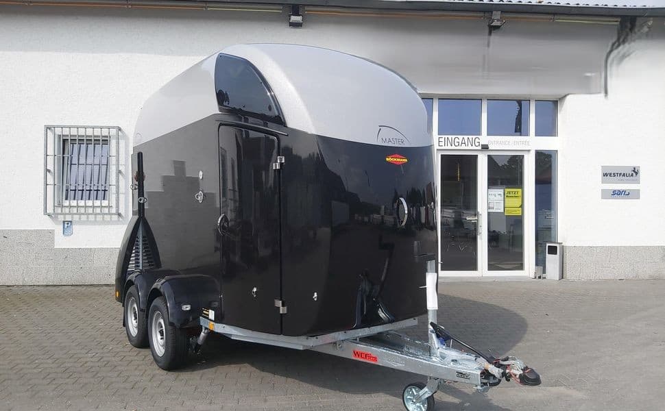 Böckmann Master Premium Silver & Black – van 2 chevaux avec sellerie et lanterneau – PTAC 2 400 kg