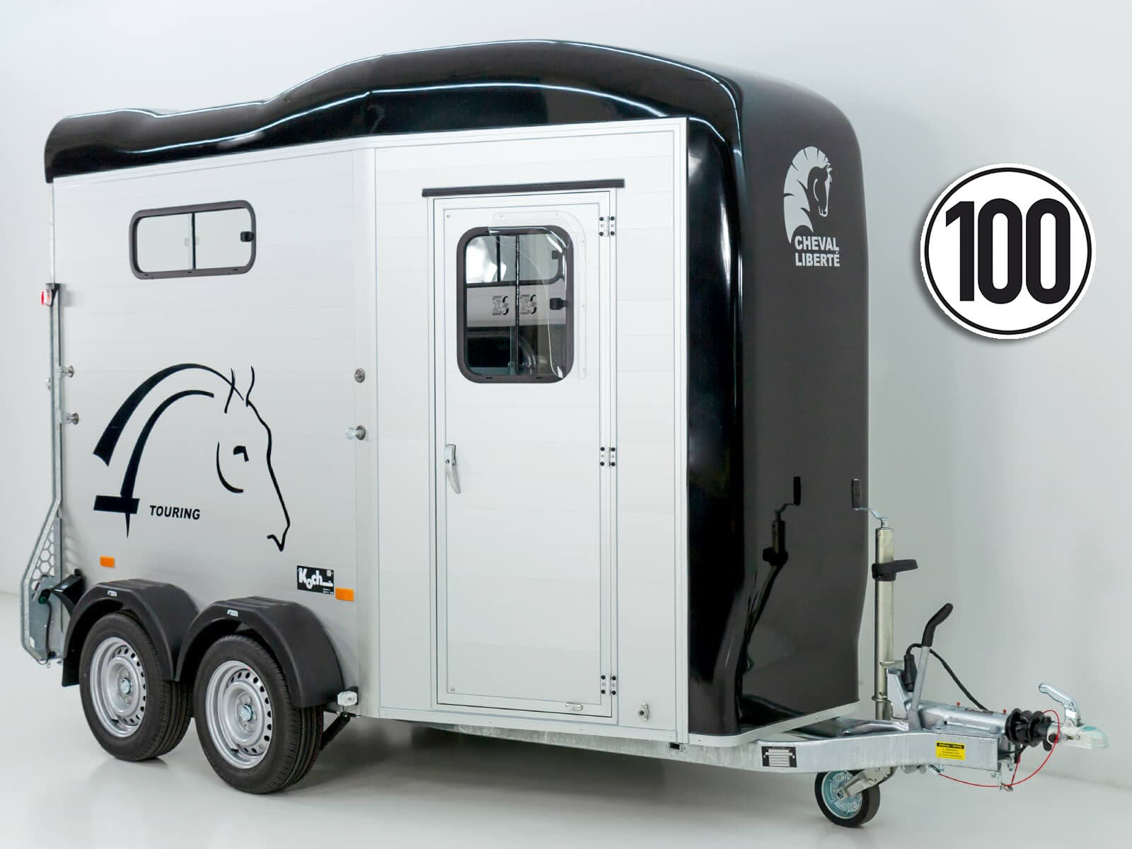 Cheval Liberte Pferdeanhänger Touring Jumping | Pullman-Fahrwerk | Sattelkammer | schwarz-Neu
