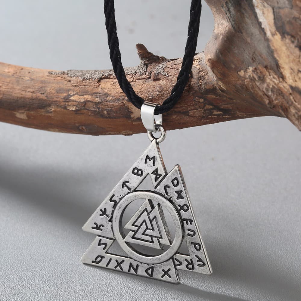 Collier viking runes Valknut