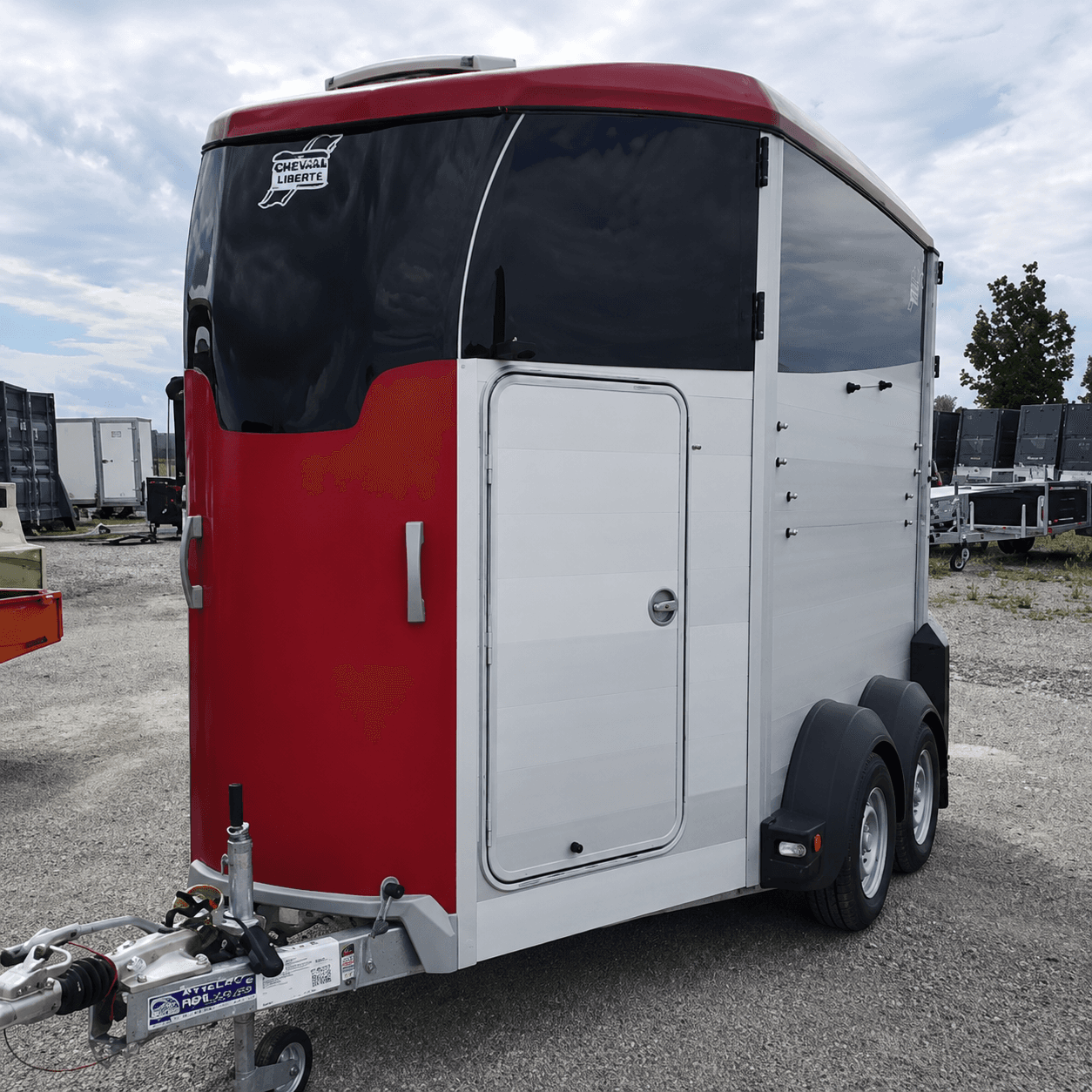Pferdeanhänger Ifor Williams HBX 506 mit Frontausstieg, Rot