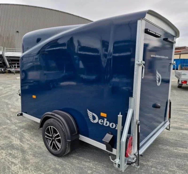 Debon Cargo 1300 Pullman Kofferanhänger Blau mit Pullman-Fahrwerk und Seitentür