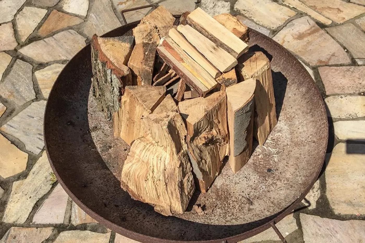 Lagerfeuerholz für Feuerschale & Feuerkorb – 33 cm – Luftgetrocknet (< 20 %) – Sack