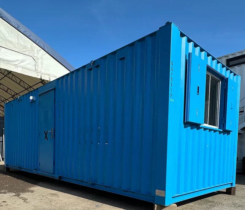Contenedor de oficina 7,3 x 2,7 m