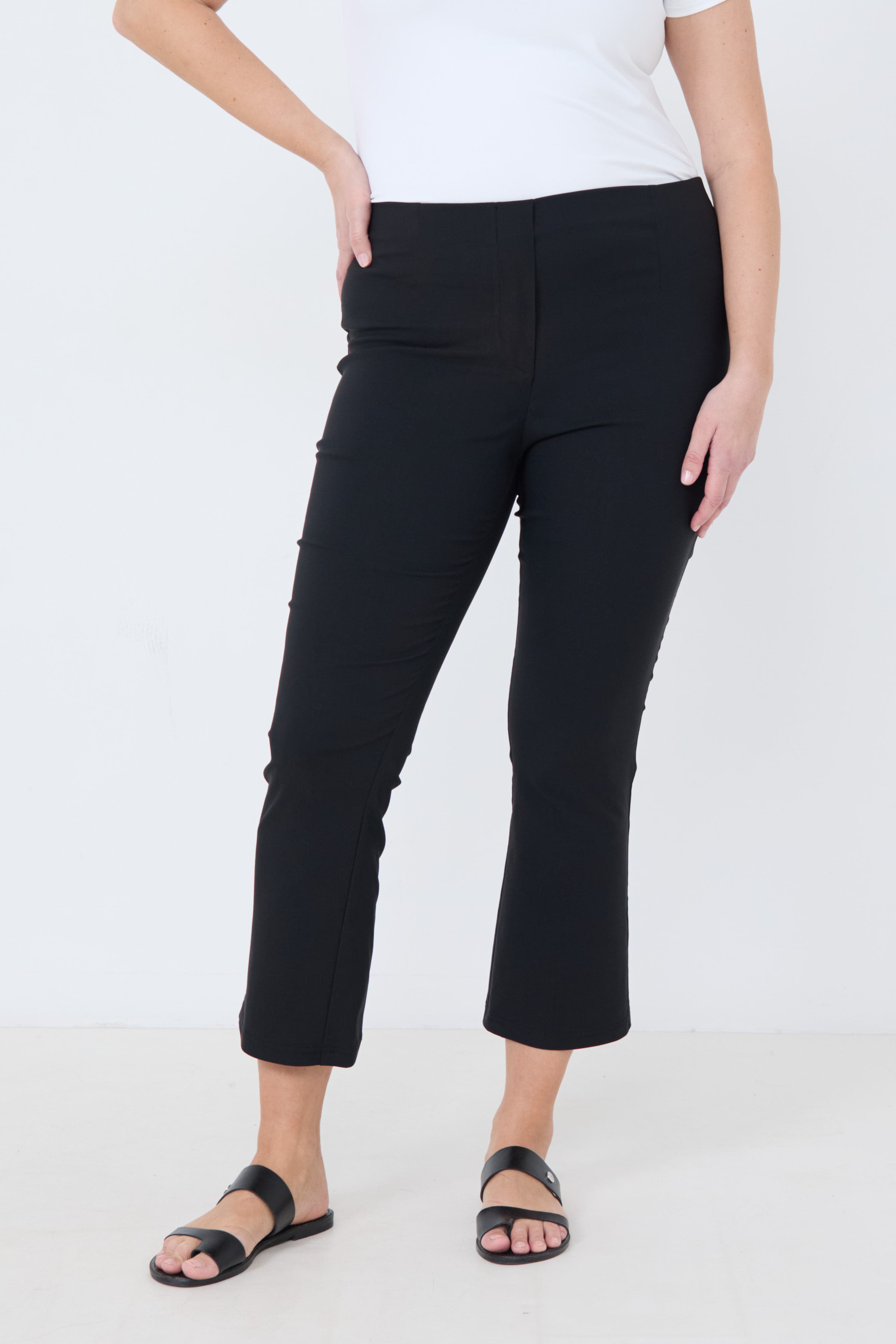 Pantalon 7/8 en bengaline uni de forme trompette