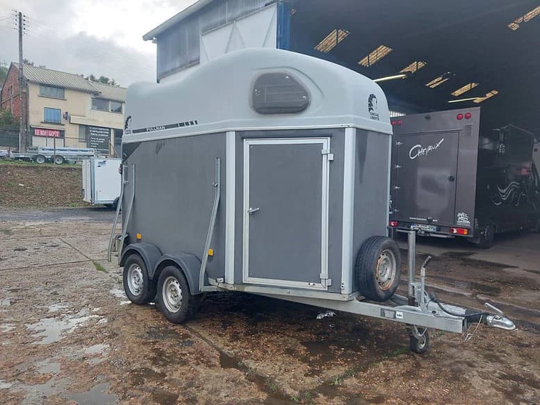 Cheval Liberte Gold First Pullman Horse Van – 2 Sitze