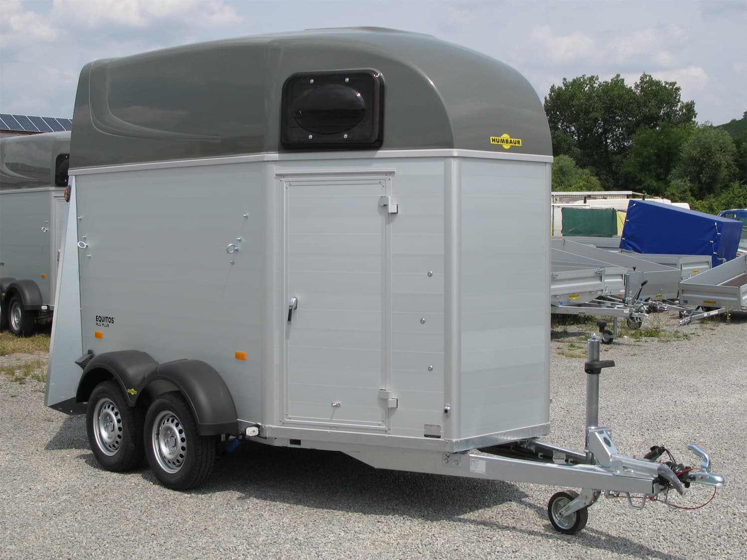 Humbaur Equitos Alu 2000 inkl. Sattelkammer | 100 km/h Reifen