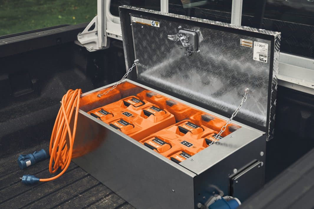 Coffret de charge STIHL CB 1 – Recharge et stockage mobile jusqu’à 8 batteries AP