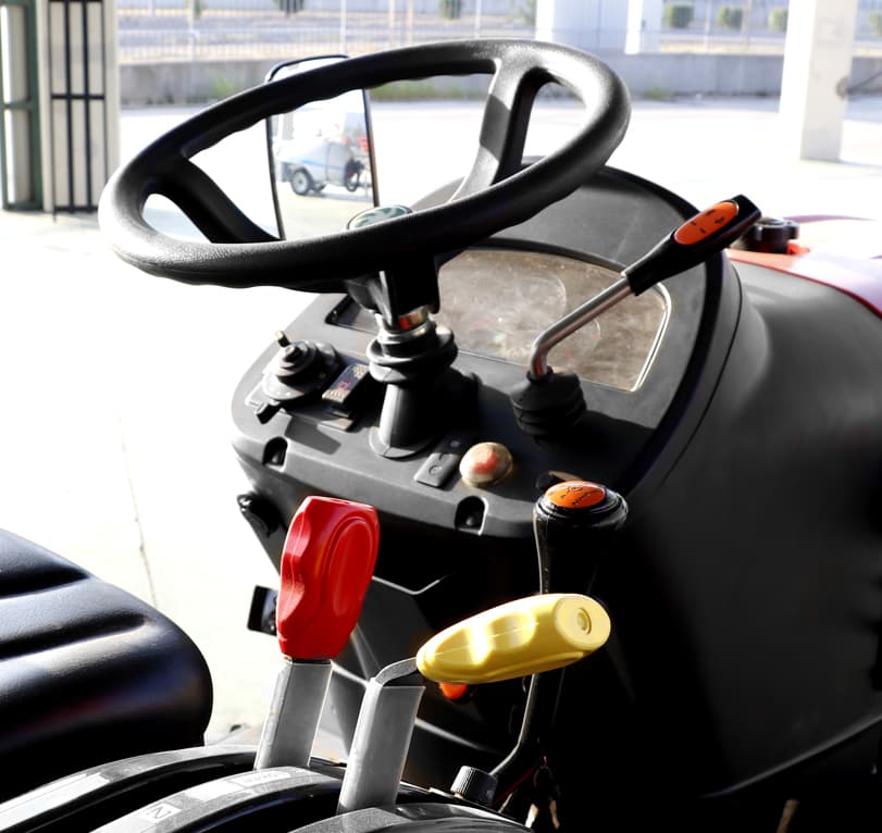 Tracteur Zeppelin Rhinoceros Compact 25HP – Puissance, maniabilité et robustesse en version compacte