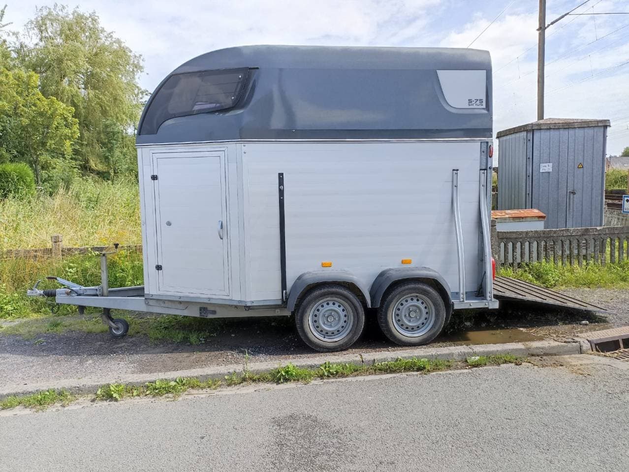 Van 2 places Sirius S75