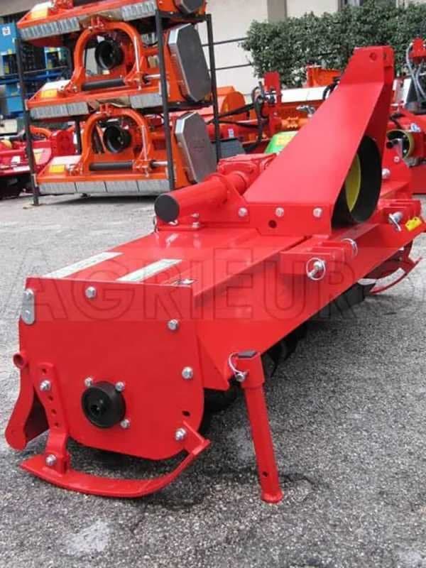 Fraise à tracteur série medium avec déport mécanique Agrieuro UR 168