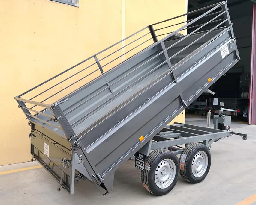 Remolque basculante hidráulico 3.000 x 1.700 x 500 – Ruedas por debajo