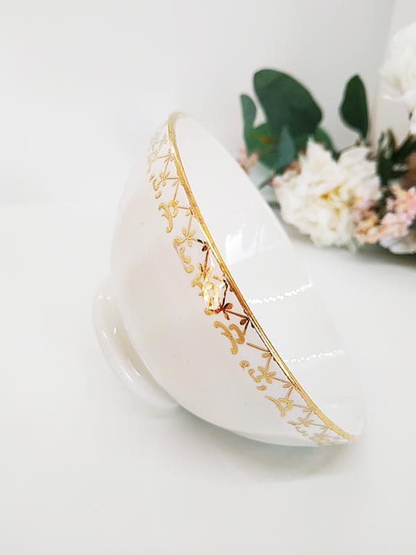 Lot de 2 tasses en porcelaine blanche motif or