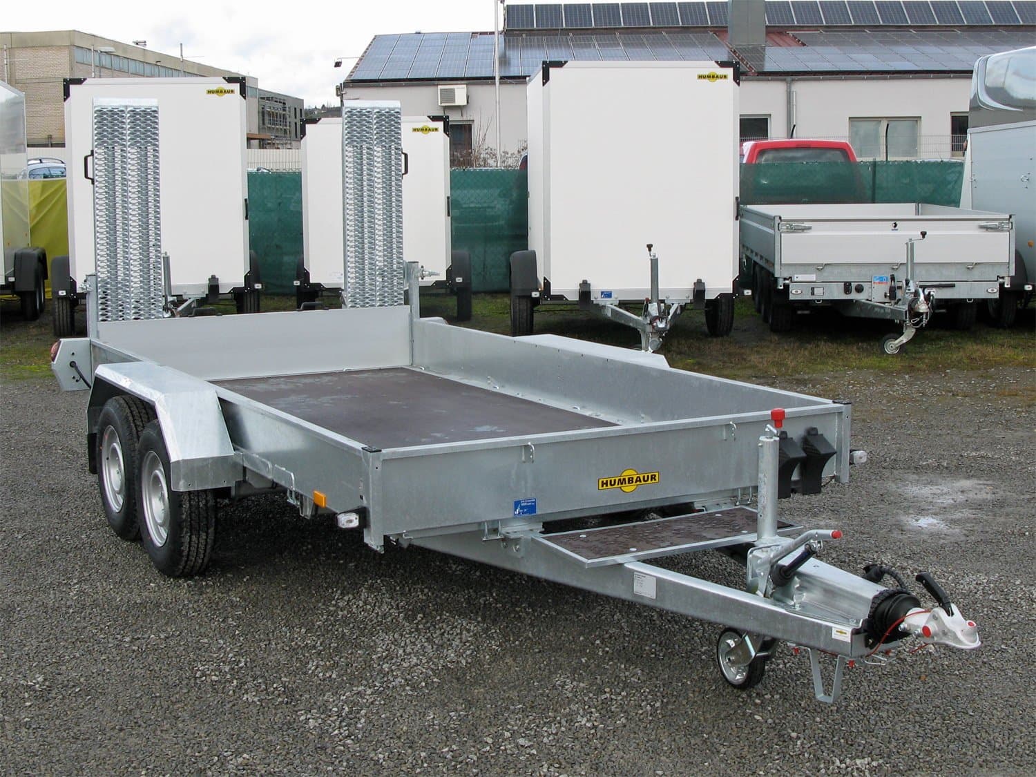 Humbaur HS353718 – 12 Zurringe, Stahlrampen stehend