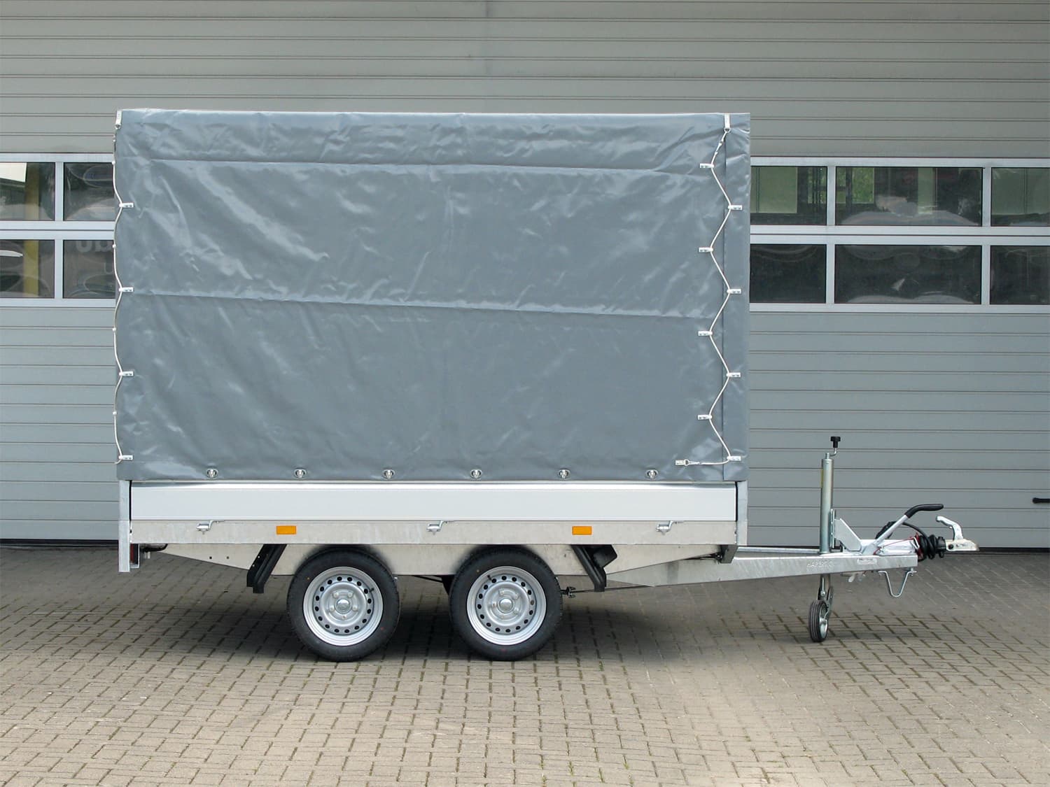 Hapert Azure H-2 – 2000 – 3050 x 1800 Niedriges Fahrwerk – Hochplane 1800 mm