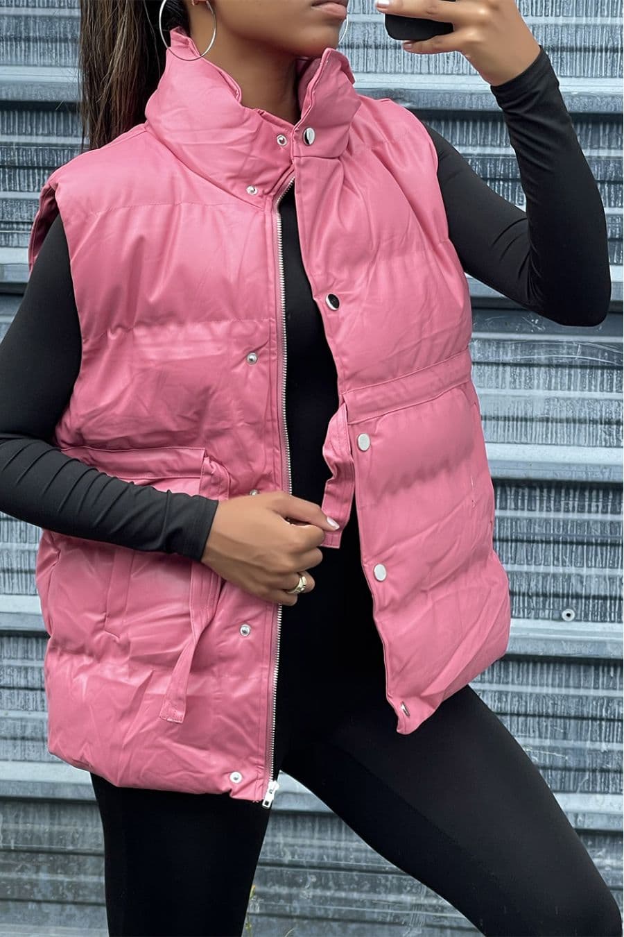 Doudoune en simili fuchsia sans manche ajustable à la taille