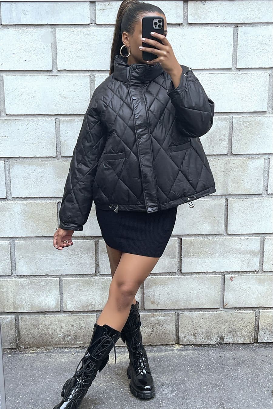 Manteau matelassé noir très chic et ajustable