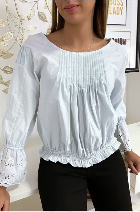 Blouse bleu plissé au buste avec volant en dentelle aux manches