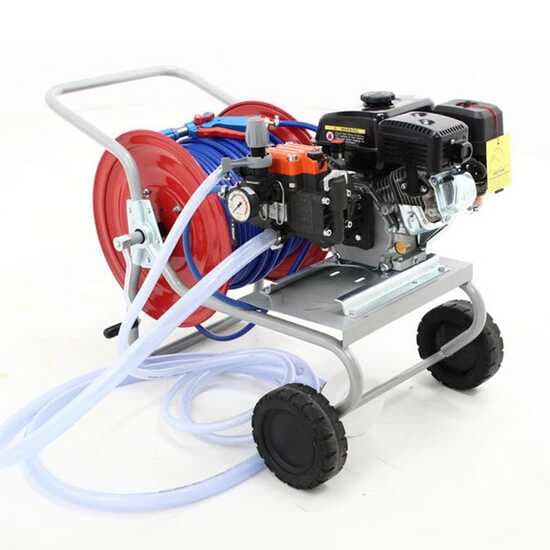 Groupe motopompe de pulvérisation Comet MP 30 avec moteur essence Loncin G 200 F et chariot