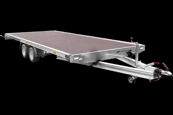 Dépanneuse plate-forme en aluminium à deux essieux UNIPLAT 600 ALU PTAC 3500 KG avec rampes de chargement