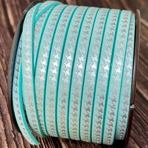 Cuir plat imprime pied de poule turquoise pastel et argent par 20cm