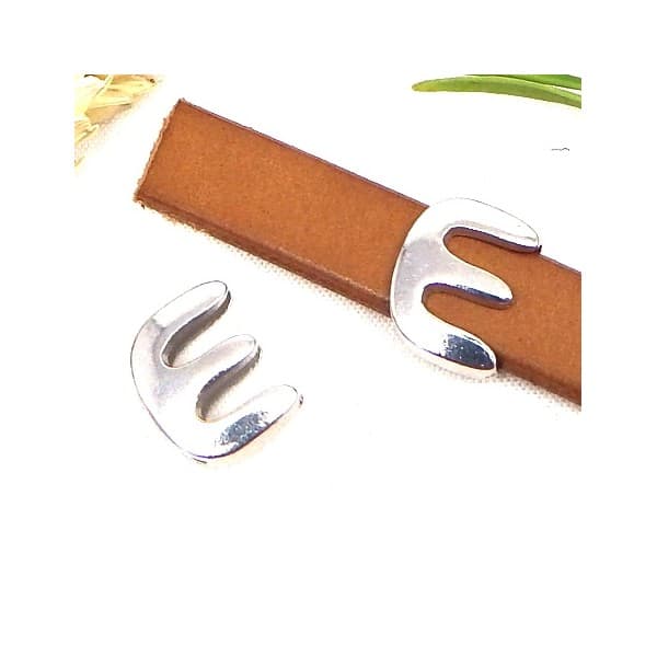 Passe cuir zamak argente lettre E arrondie pour cuir plat 10mm