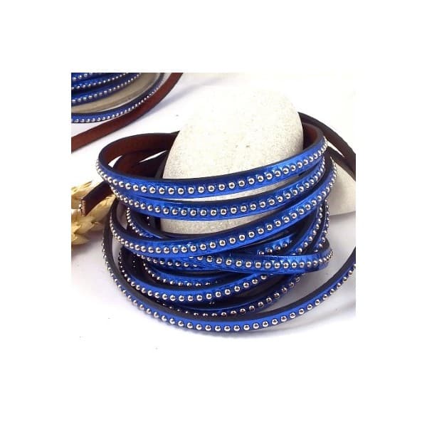 Cuir plat bleu cobalt metal avec billes laiton 6mm par 20cm