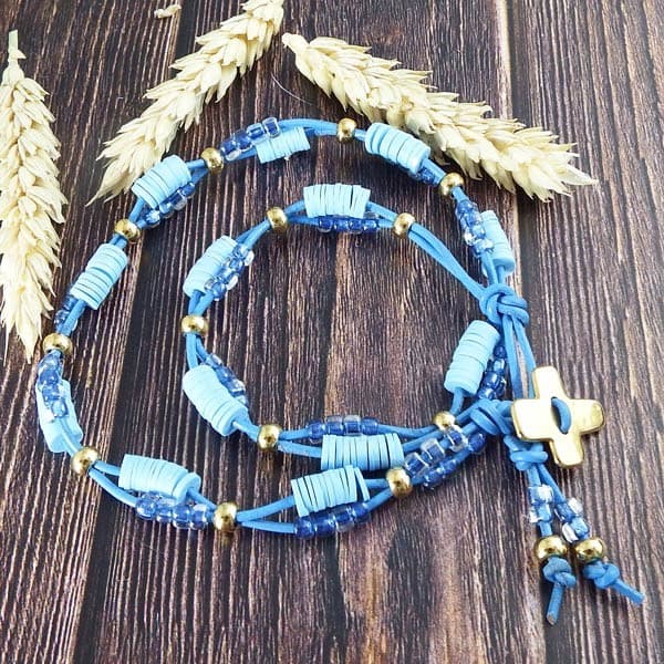 Collier cuir et perles bleues surfeur