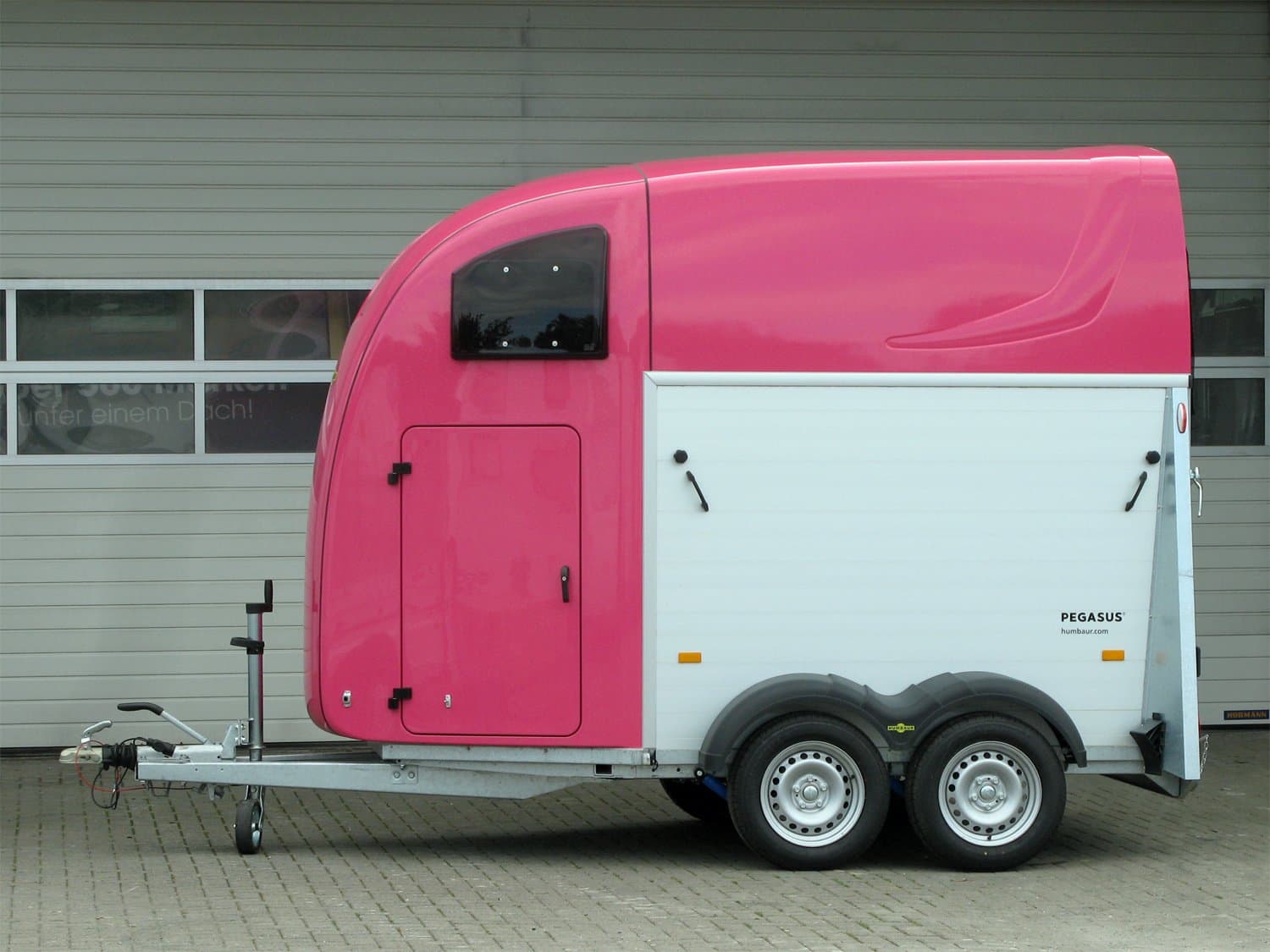 Humbaur Pegasus 2700 S Alu PLUS Schwenk-DrehtĂŒre â Panoramadach â Aerodynamischer Poly-Aluaufbau