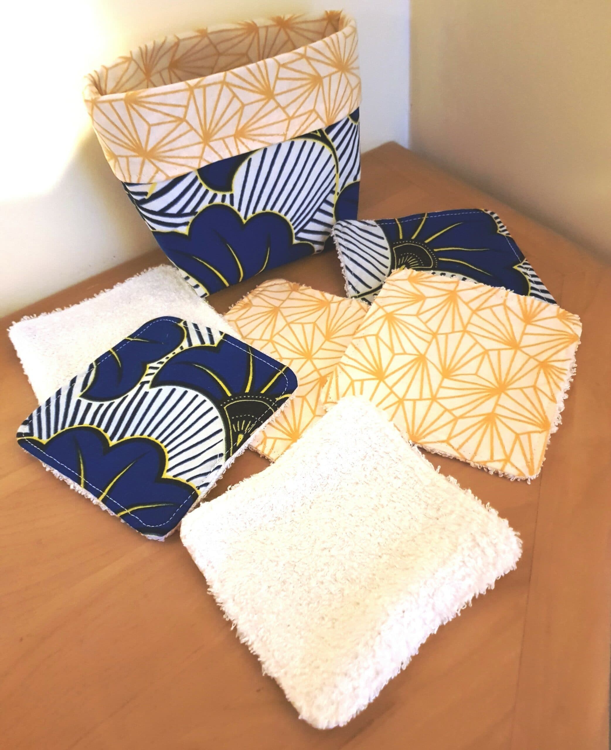 Panier 6 lingettes démaquillantes en coton oeko tex et éponge de bambou - 100DRINE.BOBINE Bleus et jaunes