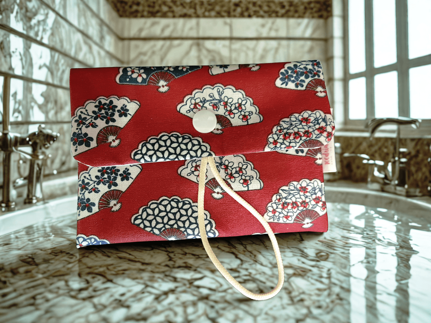 Pochette à savon nomade - 100DRINE.BOBINE Rouge avec des éventails