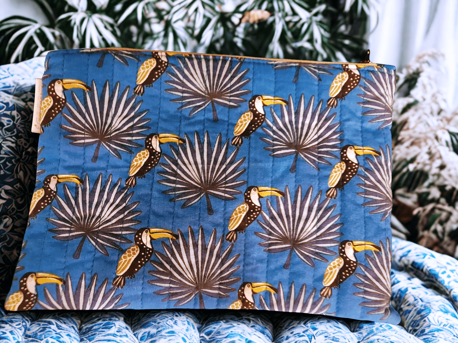 Trousse plate matelassée - 100DRINE.BOBINE Trousse bleue toucans