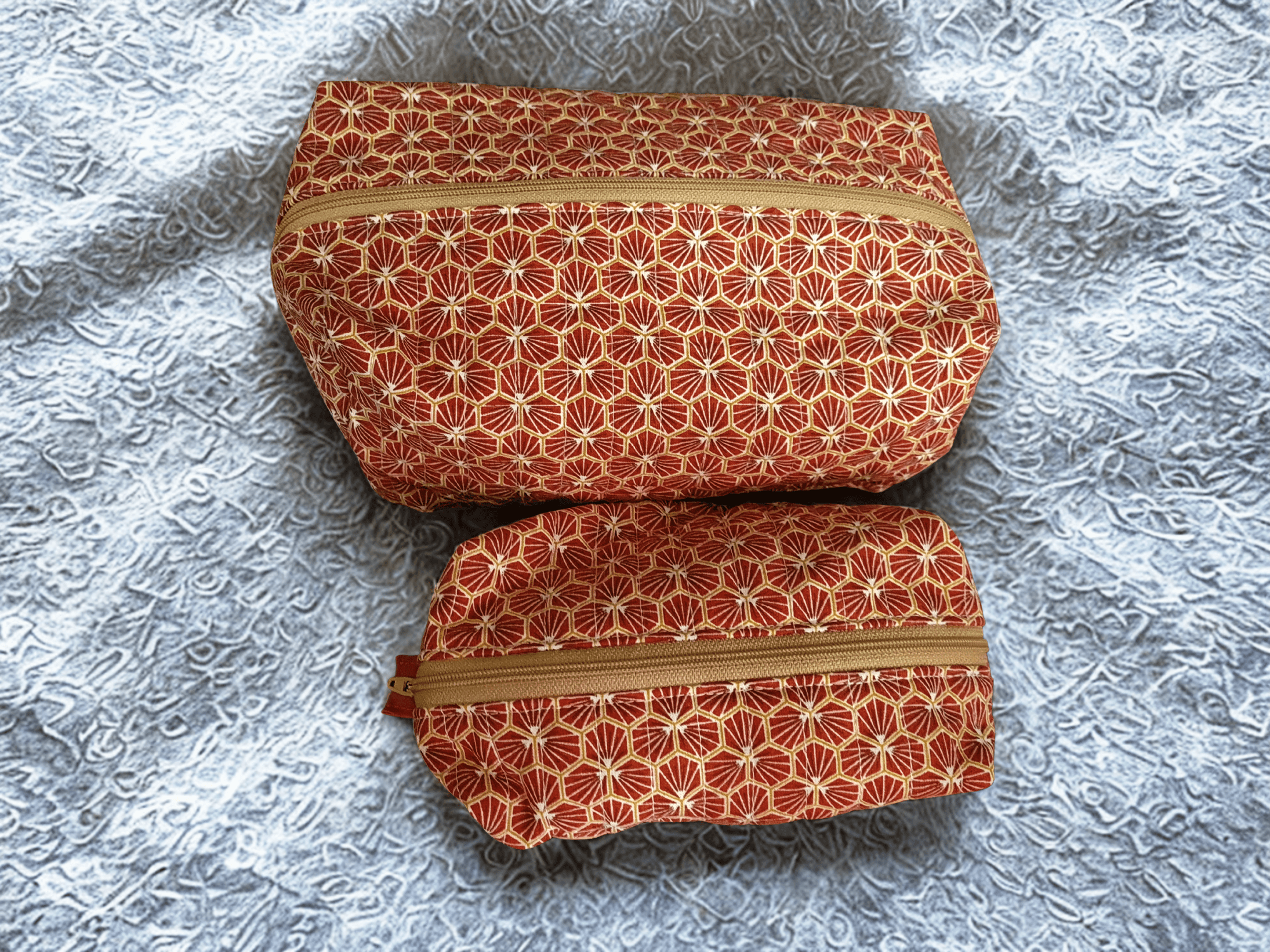 Trousse rectangulaire matelassée - 100DRINE.BOBINE Lot de 2 trousses assorties formes géométriques rouges