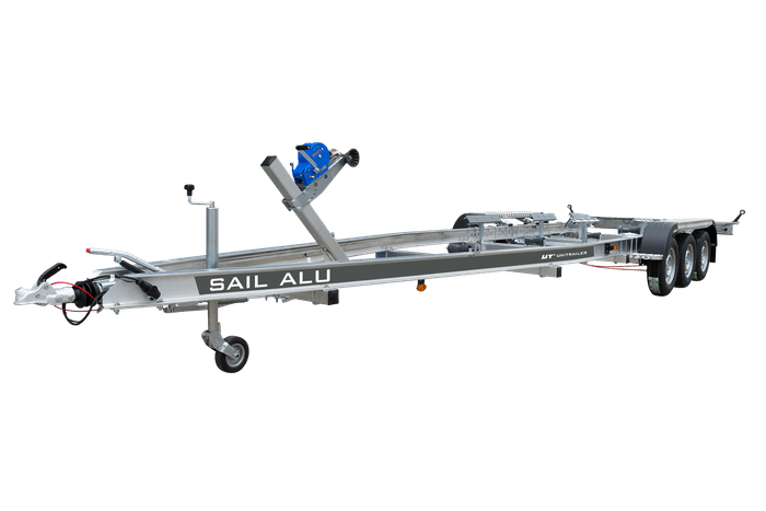 REMOLQUE DE ALUMINIO DE TRES EJES PARA EL TRANSPORTE DE BARCOS UNITRAILER SAIL 3500/3 ALU MMA 3500 KG