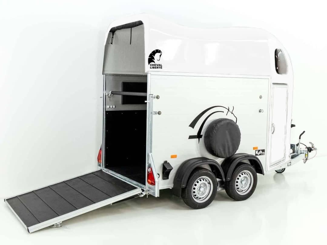 Cheval Liberté GOLD One przyczepa na 1,5 konia | Podwozie Pullman | Biały - Nowy