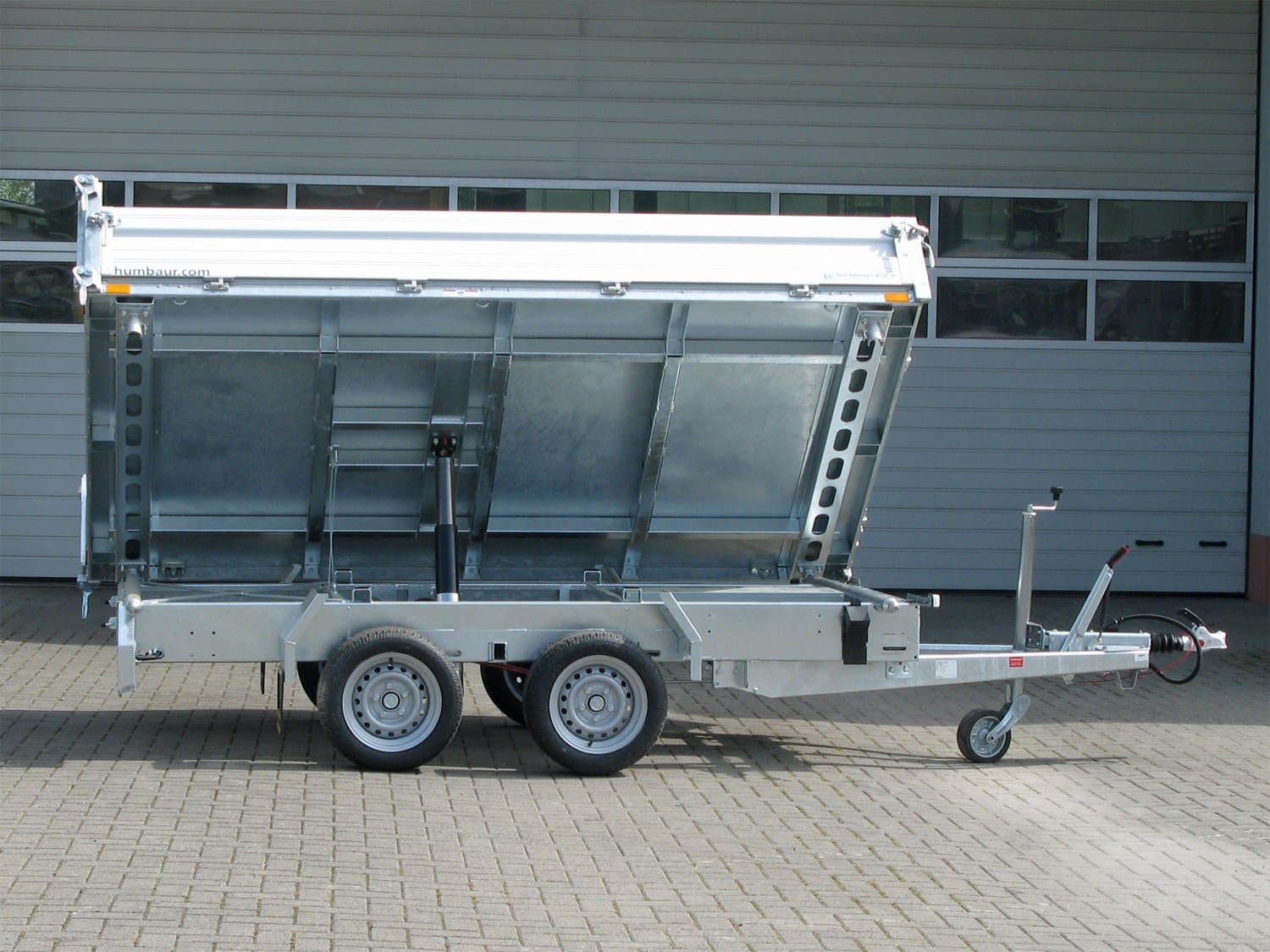 Humbaur HTK 3000.31 – Alu-Kippanhänger – elektrische Pumpe