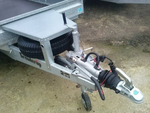 Geräteanhänger 3500 kg â Doppelachse â Plattform 365 Ă 180 cm