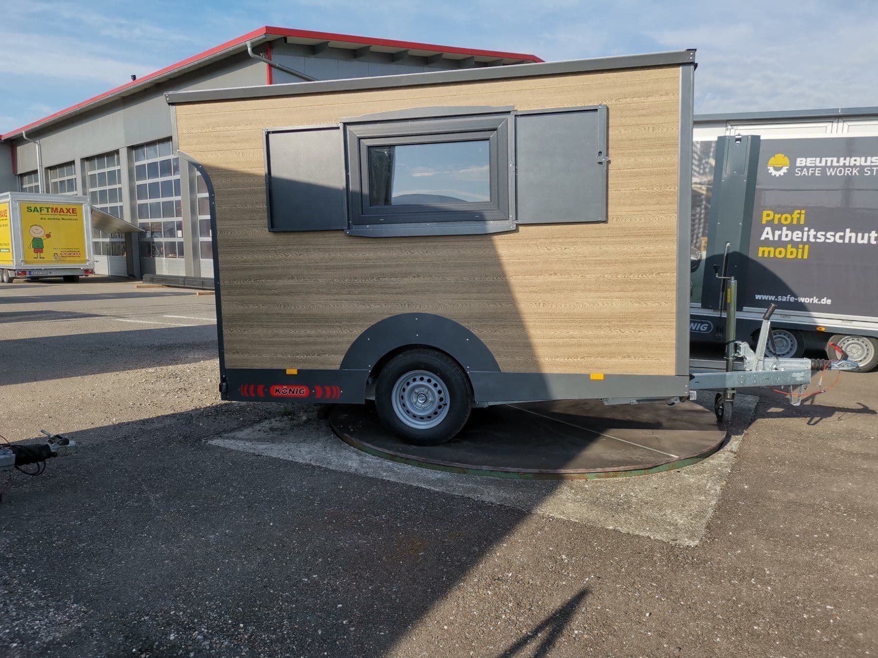 KĂNIG TINY NEU Isolierter Wohnwagen