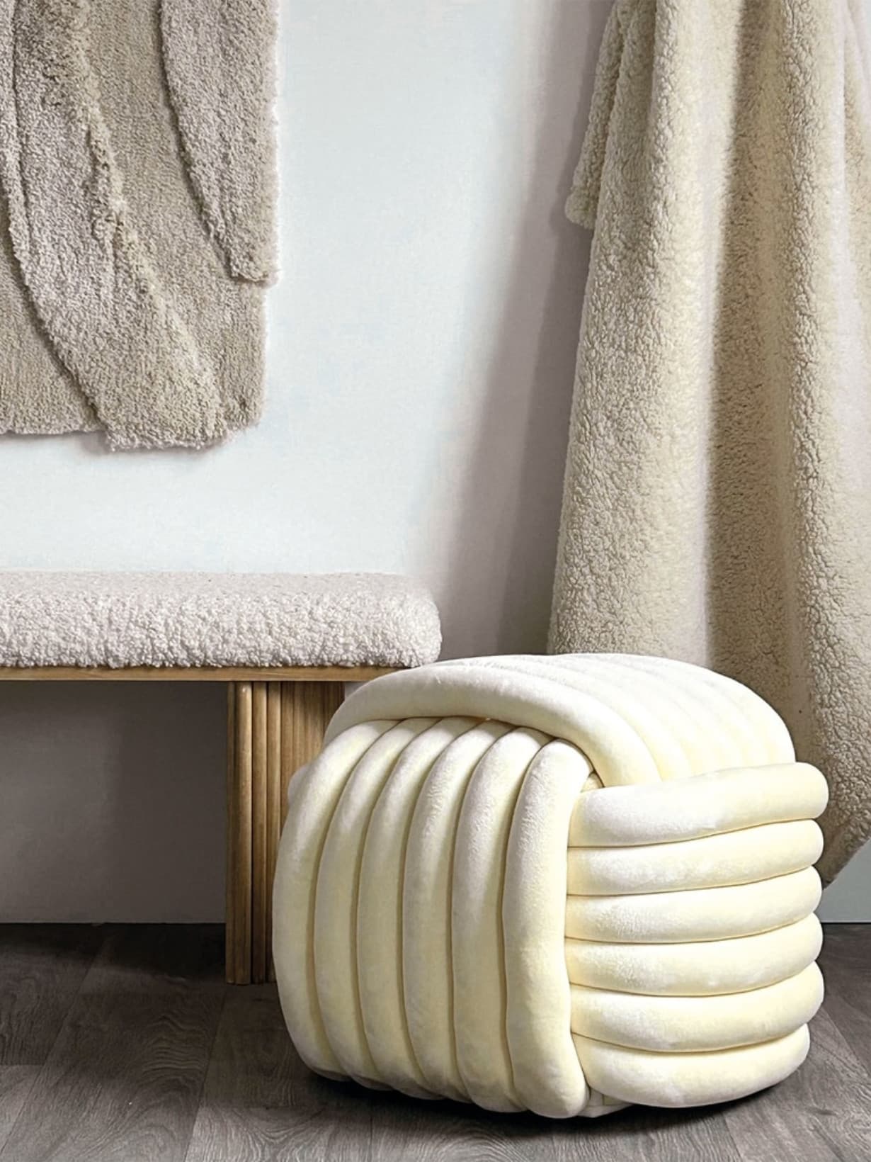 Tabouret en velours passementerie écru - Opjet