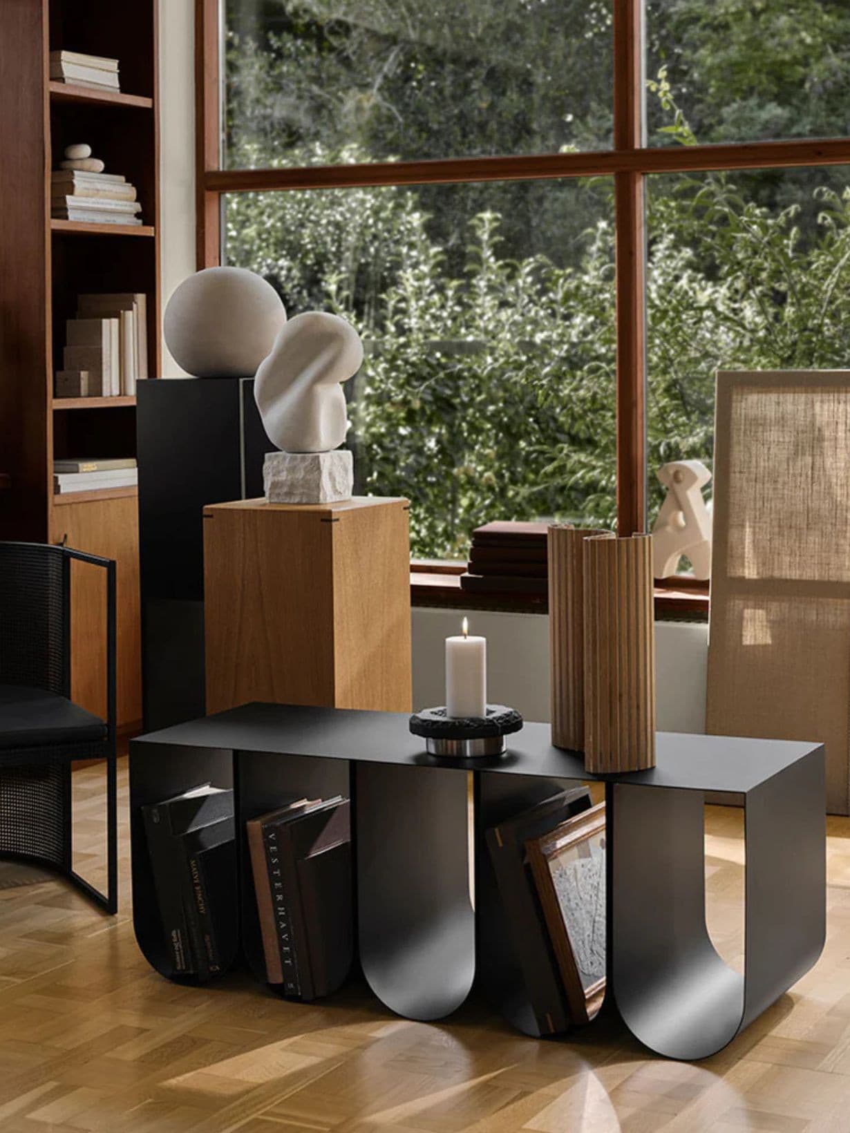 Banc de rangement incurvée en acier, Curved Noir - KRISTINA DAM