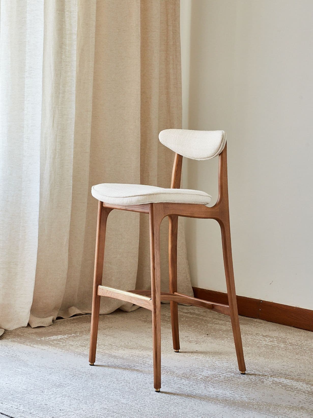 Chaise de bar en frêne massif et tissu bouclette, Série 200-190 - H75cm Frêne brun - 366 Concept