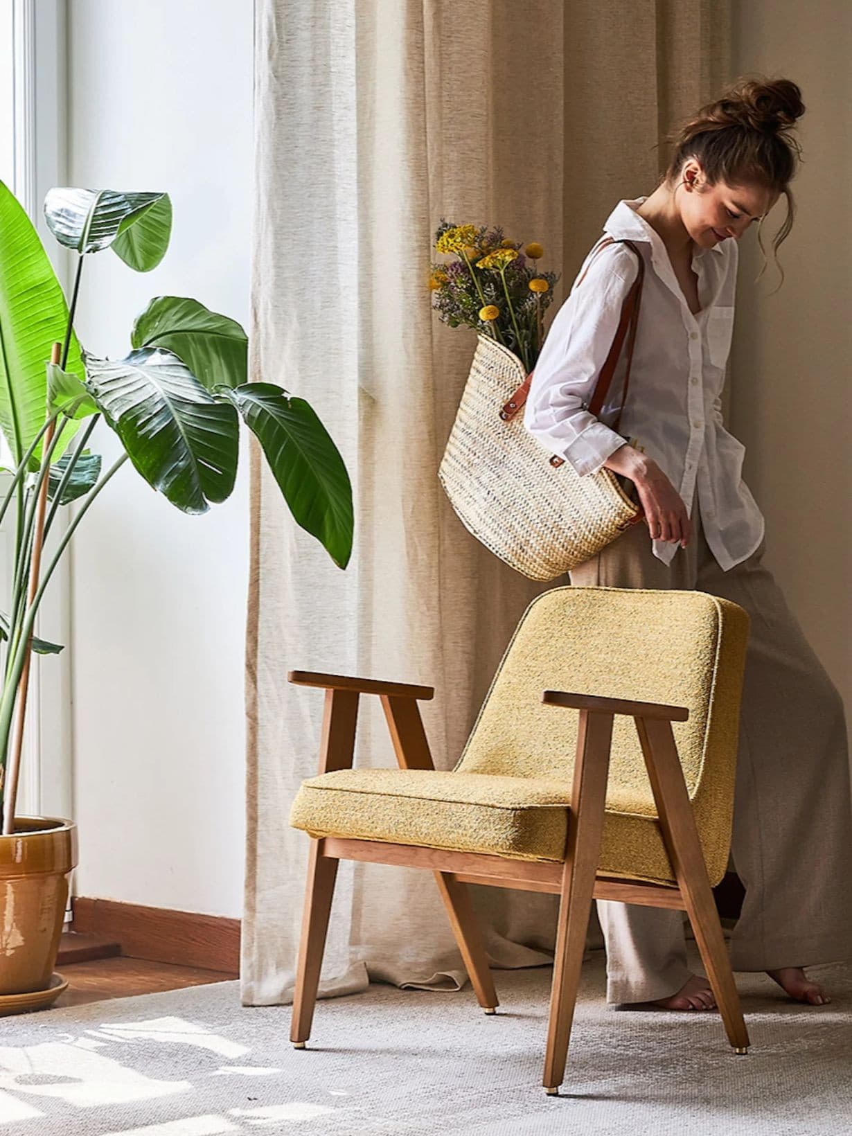 Fauteuil 366 en chêne massif et tissu coco Frêne foncé - 366 Concept