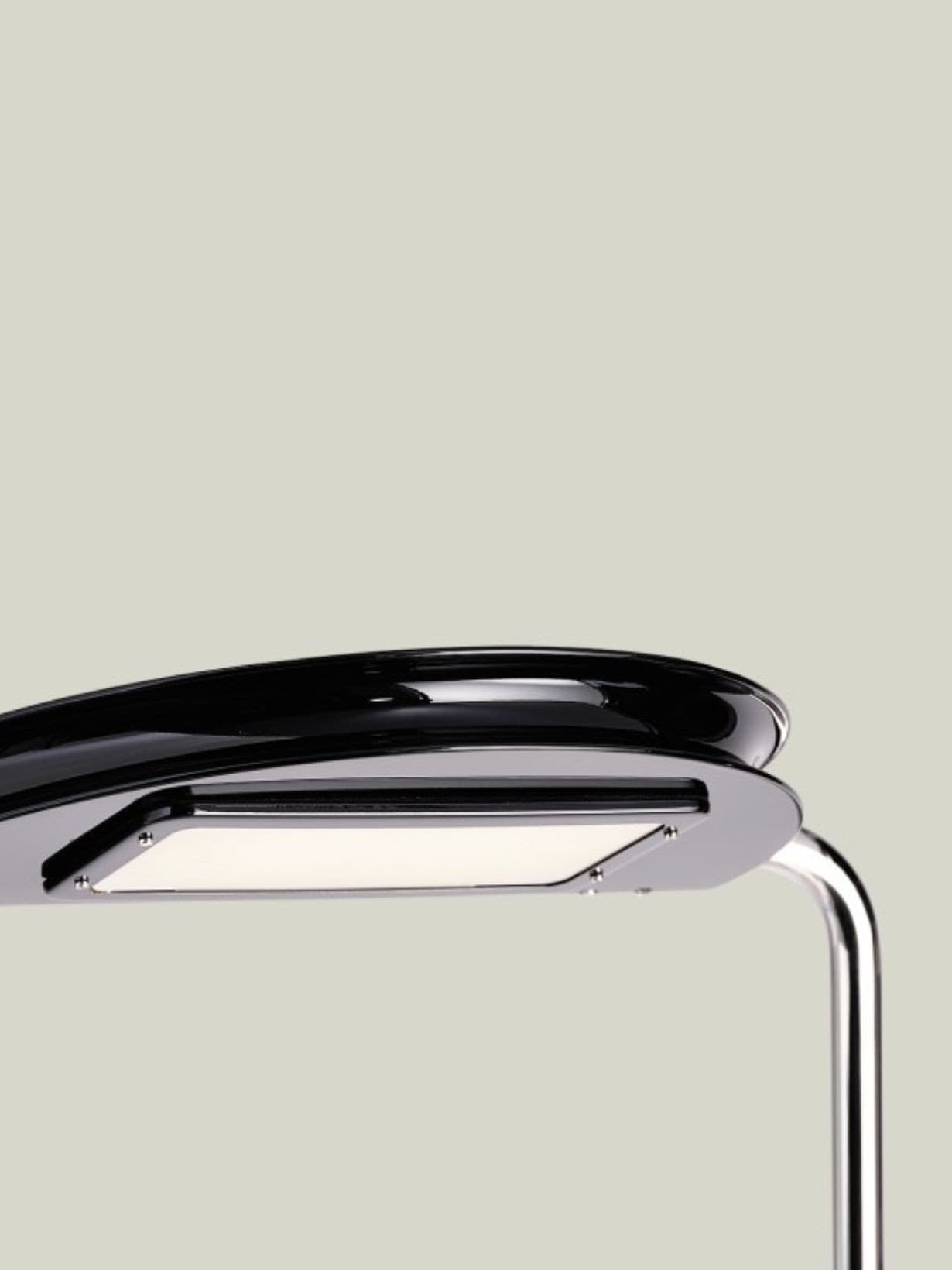 Lampadaire chromé avec socle en marbre, Mezzaluna Bleu - DCW Editions