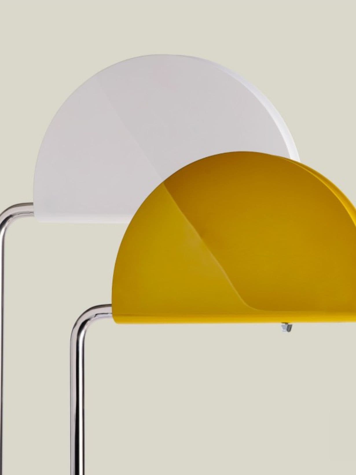 Lampadaire chromé avec socle en marbre, Mezzaluna Jaune - DCW Editions