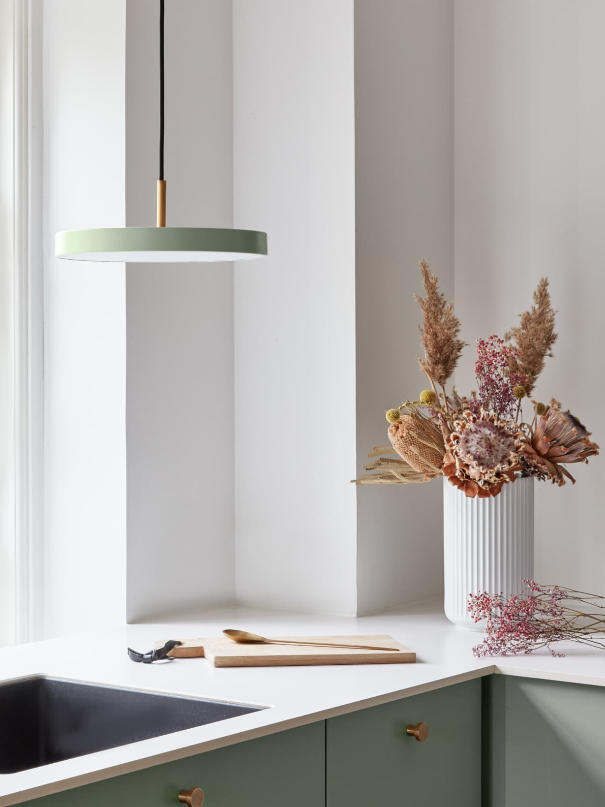 Suspension LED avec détail aiton, Asteria Medium Vert Olive - Umage