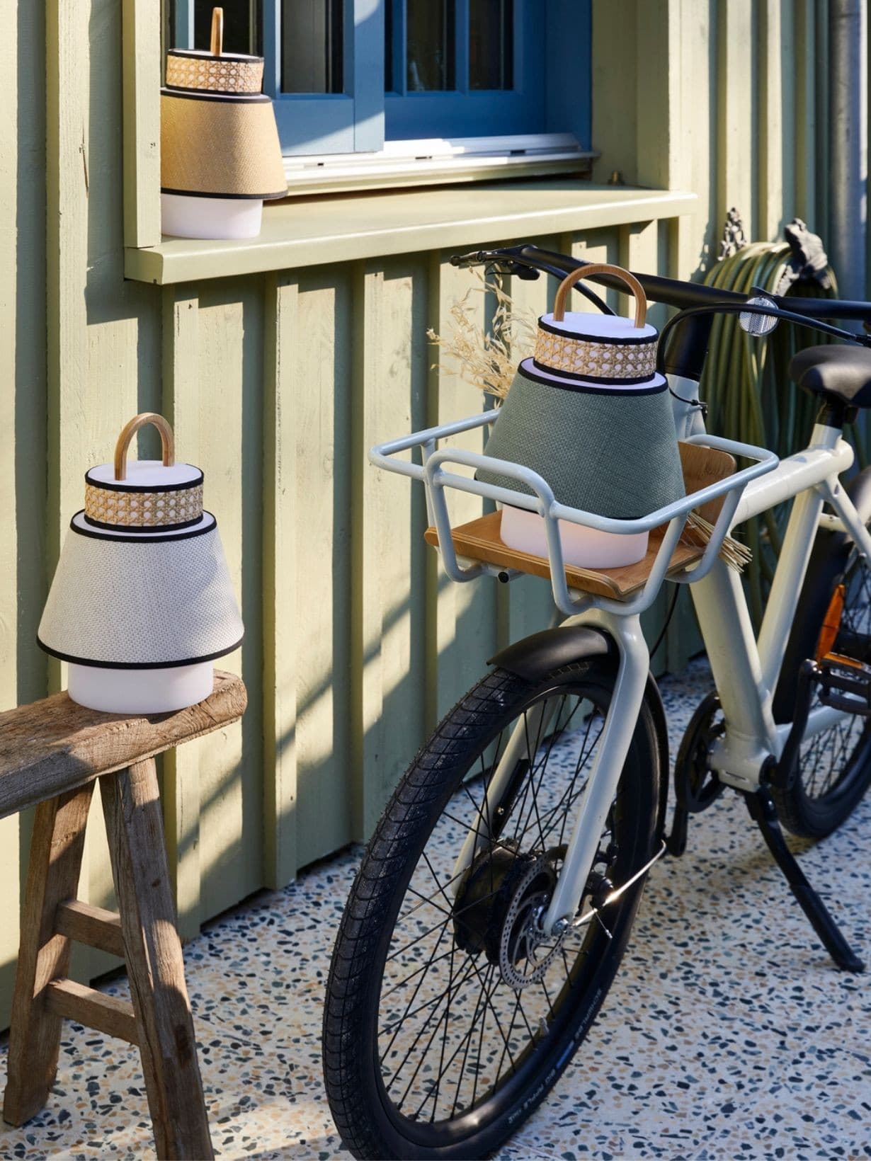 Baladeuse extérieure avec poignée en bambou, Singapour Écru - Market Set