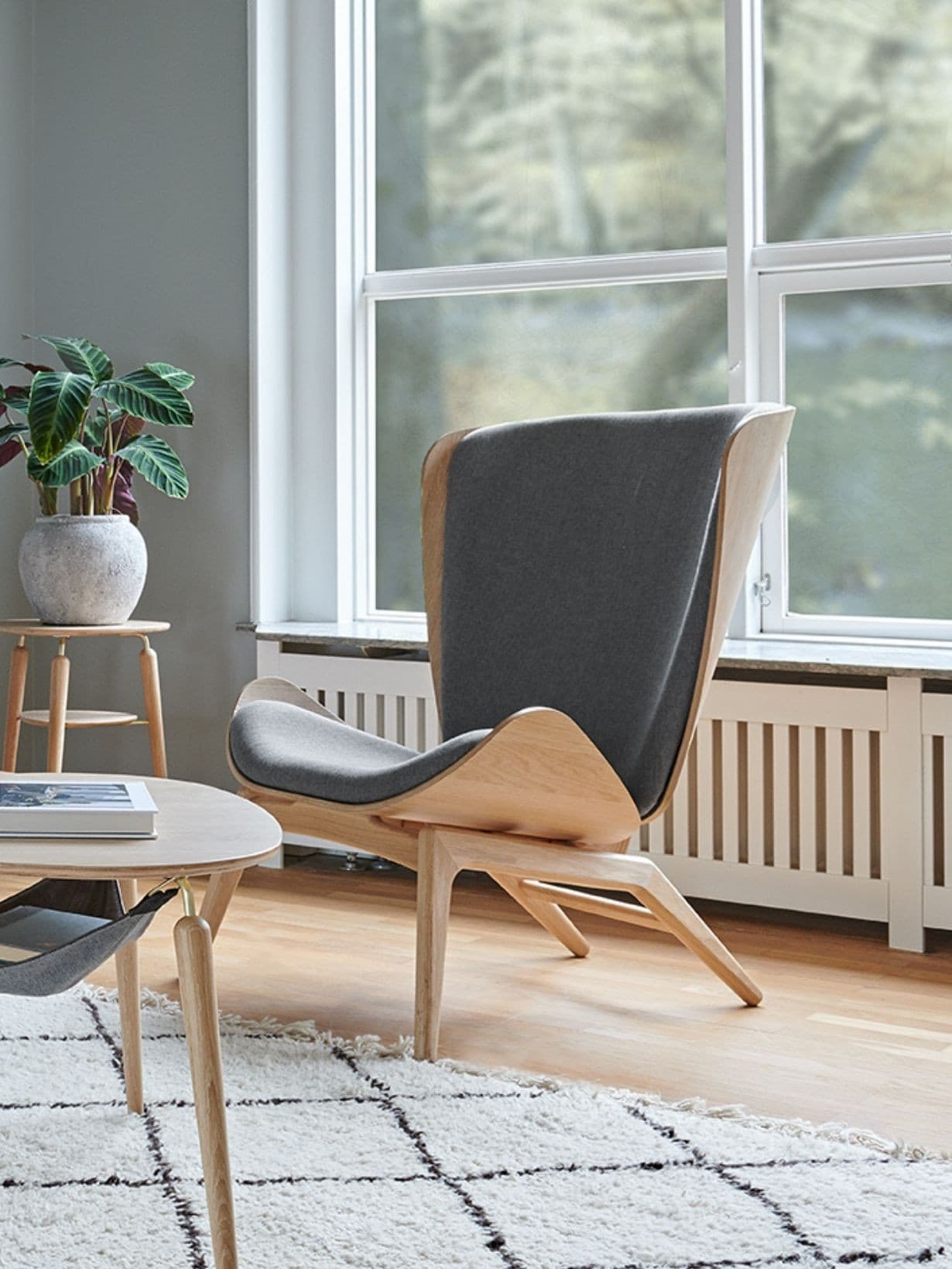 Fauteuil scandinave en chêne, The Reader Gris ardoise - Umage