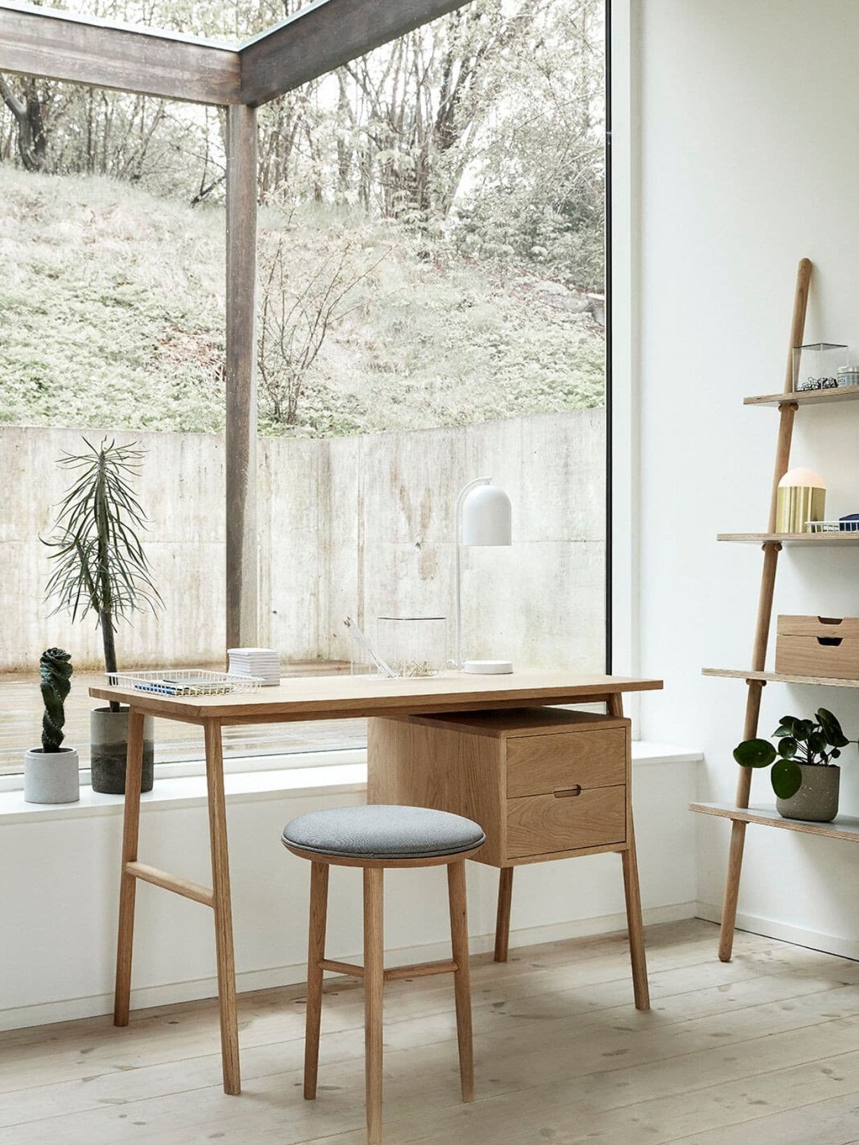 Bureau en chêne avec tiroirs, Architect - Hübsch